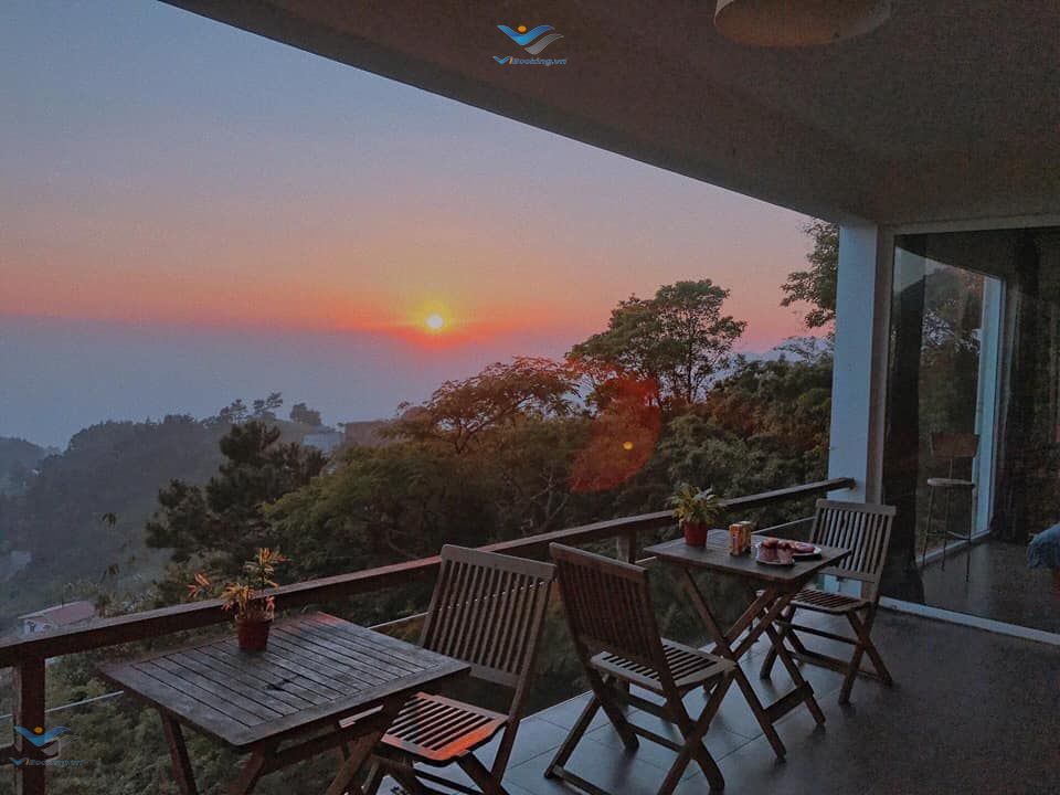 Le Bleu Floating Clouds